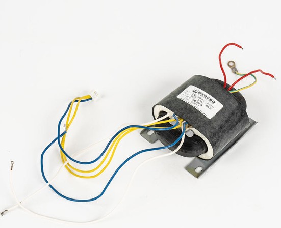 Quali sono le differenze tra i trasformatori di tipo R e i tradizionali trasformatori EI/toroidali?